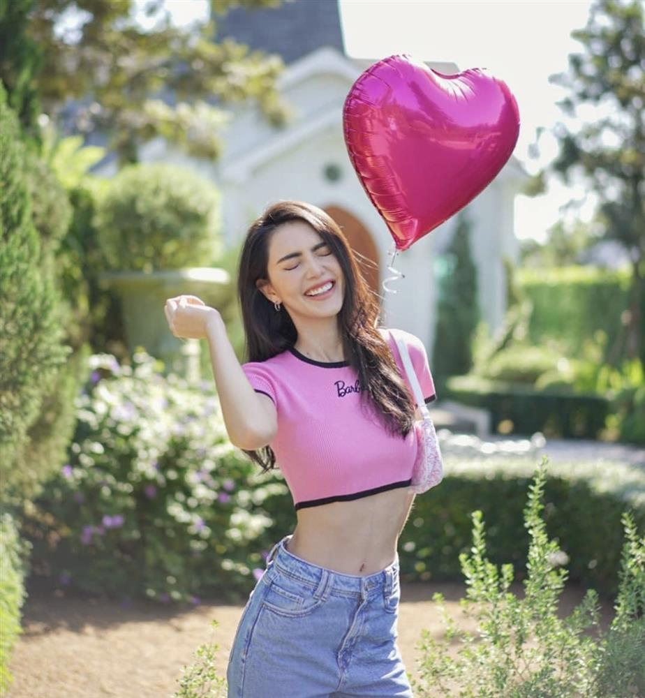 Mix clothes with cute pink colors like Mai Davika, Baifern Pimchanok-2