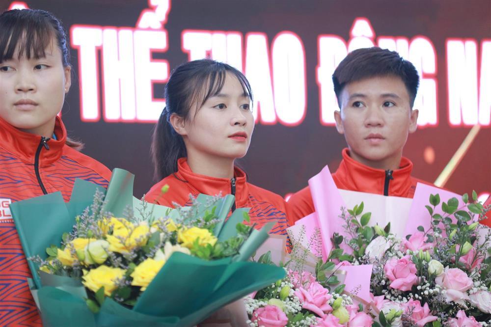 Hoàng Thị Loan chiếm spotlight tại lễ trao thưởng tuyển nữ Việt Nam-2