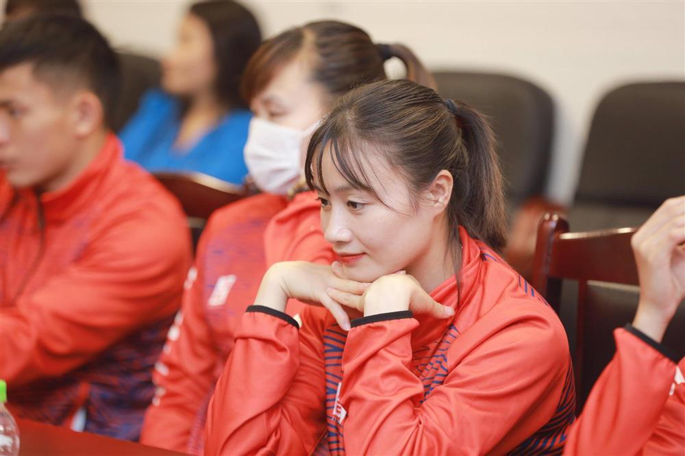 Hoàng Thị Loan chiếm spotlight tại lễ trao thưởng tuyển nữ Việt Nam-4