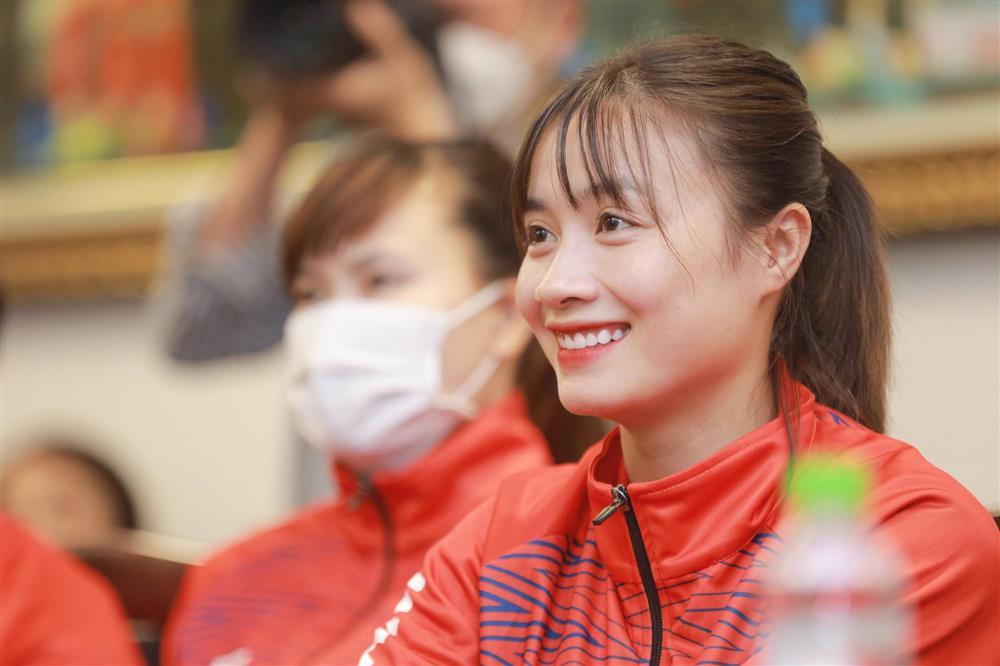 Hoàng Thị Loan chiếm spotlight tại lễ trao thưởng tuyển nữ Việt Nam-5