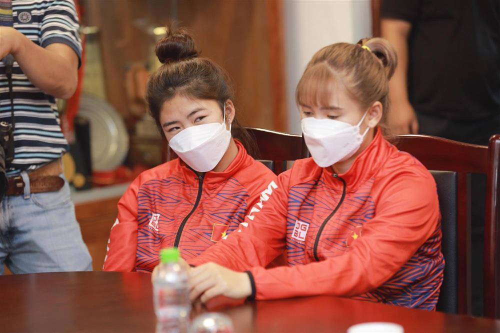 Hoàng Thị Loan chiếm spotlight tại lễ trao thưởng tuyển nữ Việt Nam-6