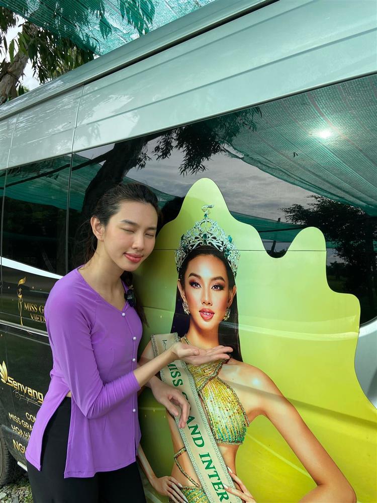 Loạt ảnh đố nhịn được cười của hoa hậu Thùy Tiên