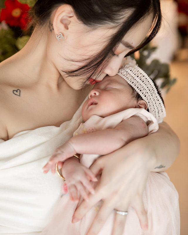 Bị mắng lấy con mới sinh câu view, ái nữ Minh Nhựa tế sống antifan-1