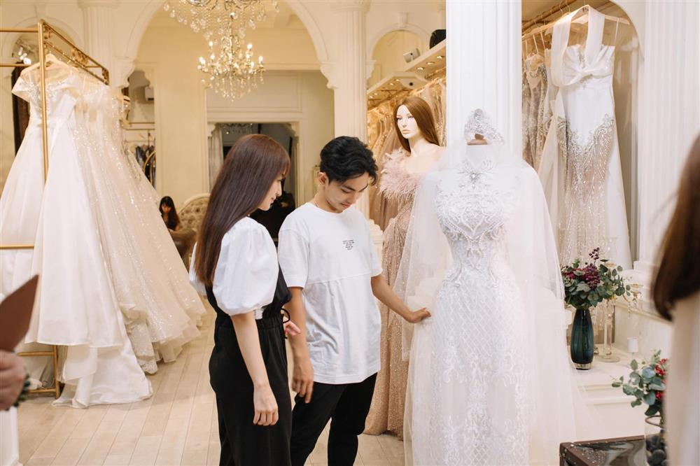 Cuối cùng Khánh Thi cũng mặc váy cưới, visual đẹp ngất ngây-1