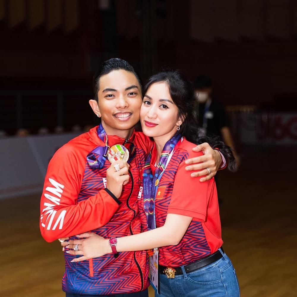 Cuối cùng Khánh Thi cũng mặc váy cưới, visual đẹp ngất ngây-6