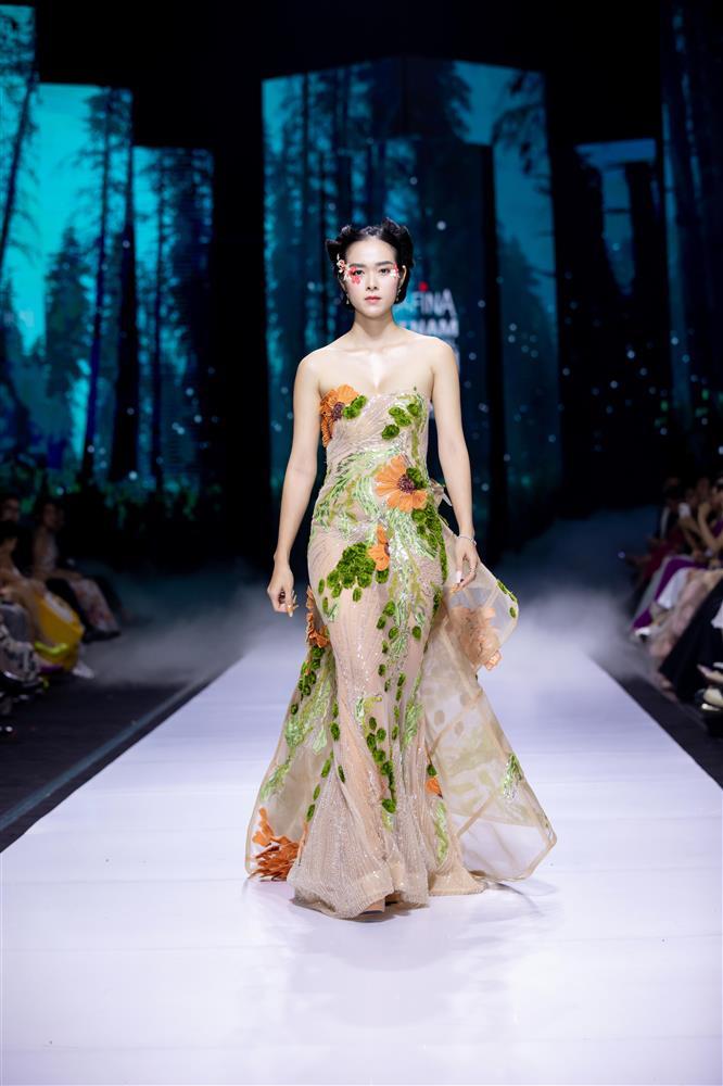 Thùy Tiên là vedette nhưng hào quang lại thuộc về Hoàng Thùy-10