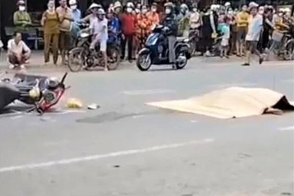 Clip: Nữ sinh bị xe máy tông gãy hết hàm răng, kẻ đâm chạy mất dạng-2