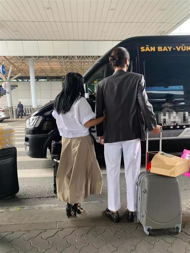 Từ khi yêu phi công, Phương Thanh tuổi 50 trở thành đôi mươi-12