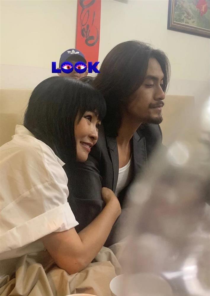 Từ khi yêu phi công, Phương Thanh tuổi 50 trở thành đôi mươi-14