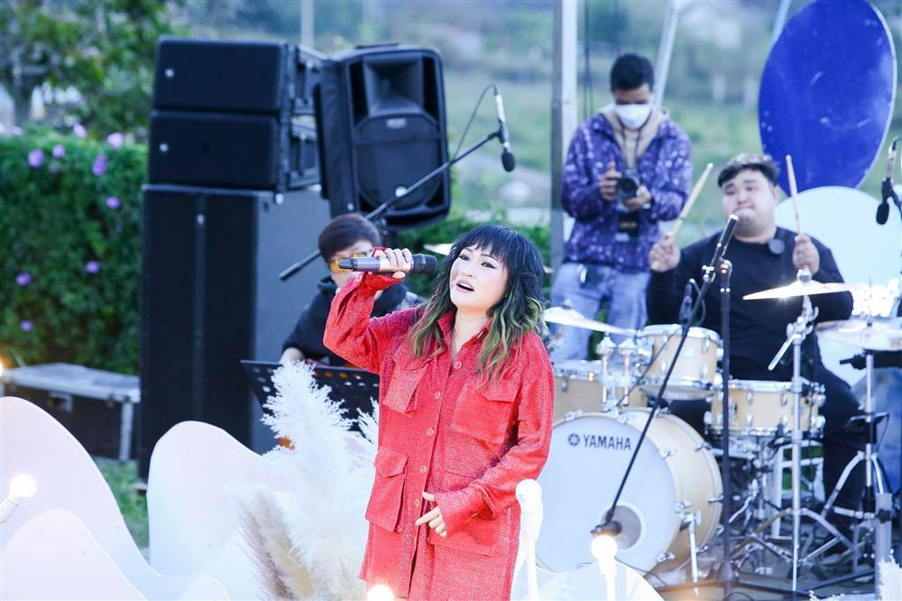 Từ khi yêu phi công, Phương Thanh tuổi 50 trở thành đôi mươi-4