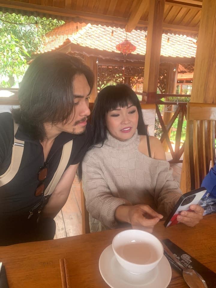 Từ khi yêu phi công, Phương Thanh tuổi 50 trở thành đôi mươi-13