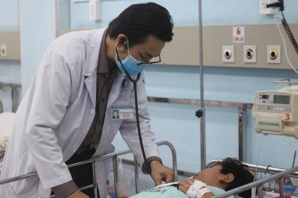 Bé trai vượt cửa tử sau một tháng chiến đấu sốt xuất huyết-3