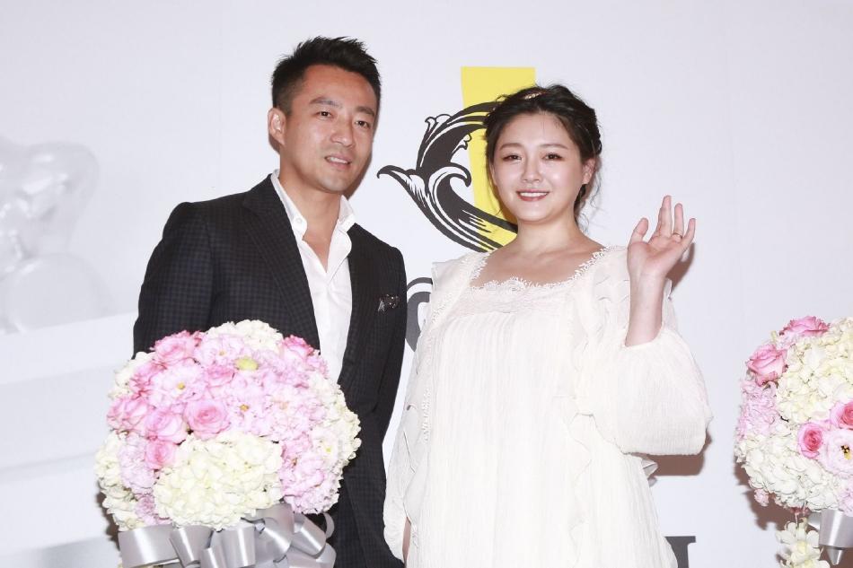 Chồng cũ Từ Hy Viên cầu xin sau khi bị tung ảnh ngoại tình-1