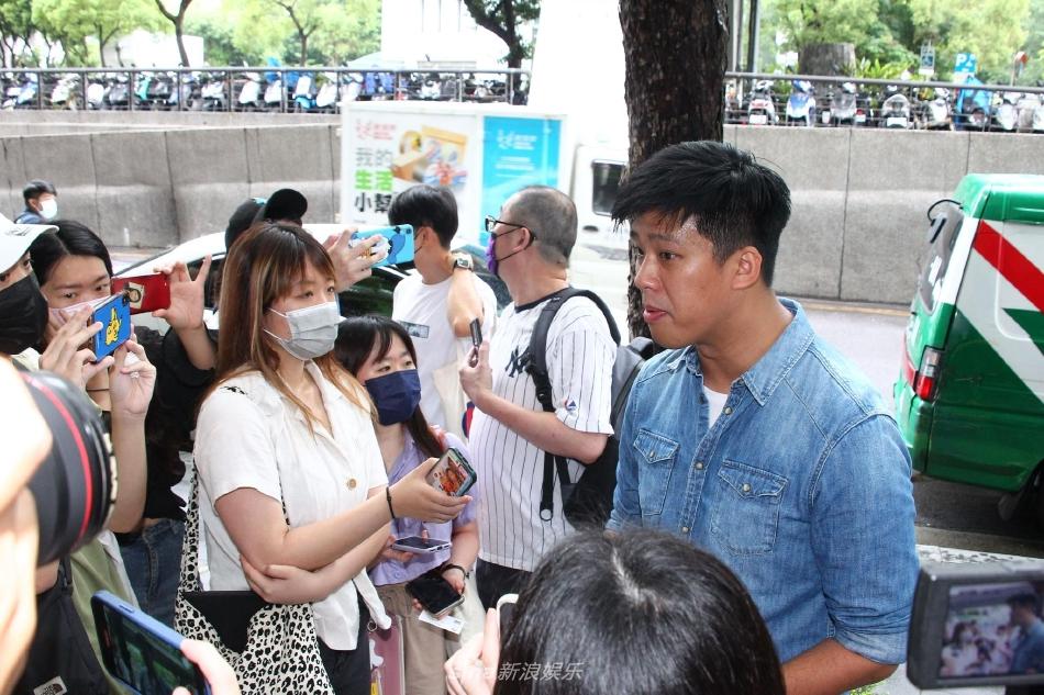 Chồng cũ Từ Hy Viên cầu xin sau khi bị tung ảnh ngoại tình-2