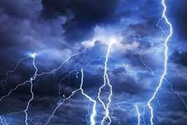 Hai người đi cấy ở Hà Nội bị sét đánh tử vong-2