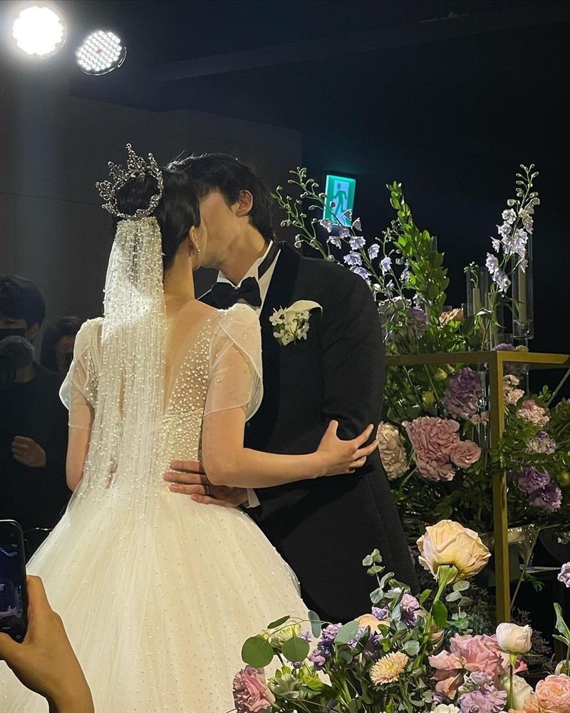 Bộ đôi thần tượng xả ảnh đám cưới bí mật, ai cũng xuýt xoa-2