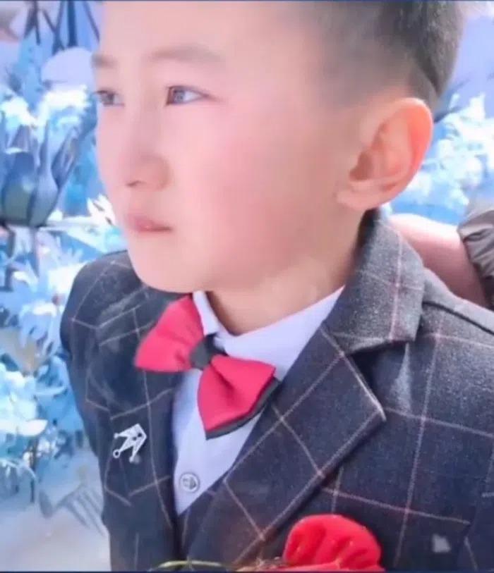 Anh trai cưới cô giáo chủ nhiệm, cậu bé có phản ứng hài hước-2