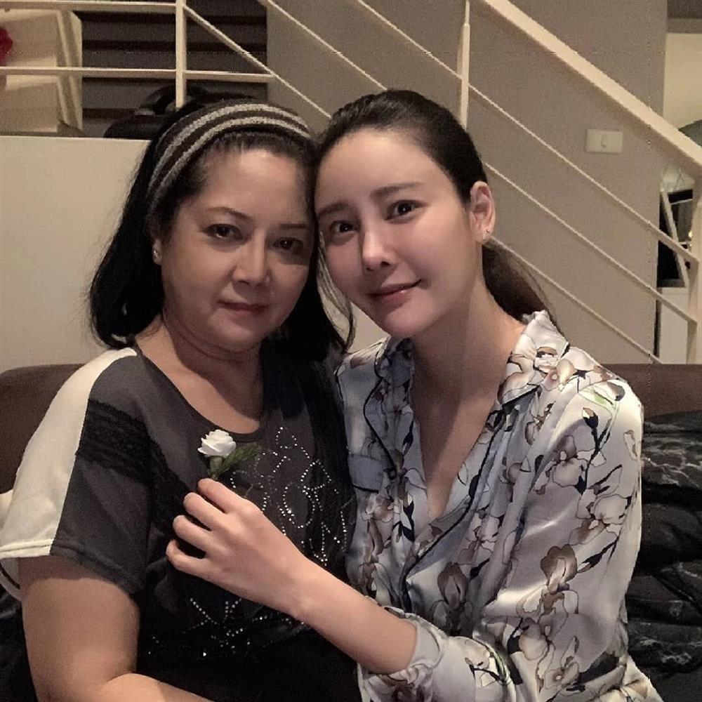 Thực hư clip Tangmo bị 2 người đàn ông đánh trên thuyền đến tử vong-4