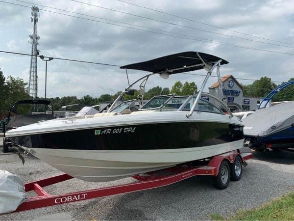 Thực hư clip Tangmo bị 2 người đàn ông đánh trên thuyền đến tử vong-2