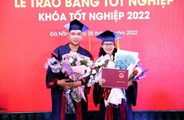 Chàng trai Đà Nẵng bất ngờ cầu hôn bạn gái ngay trong lễ tốt nghiệp-5
