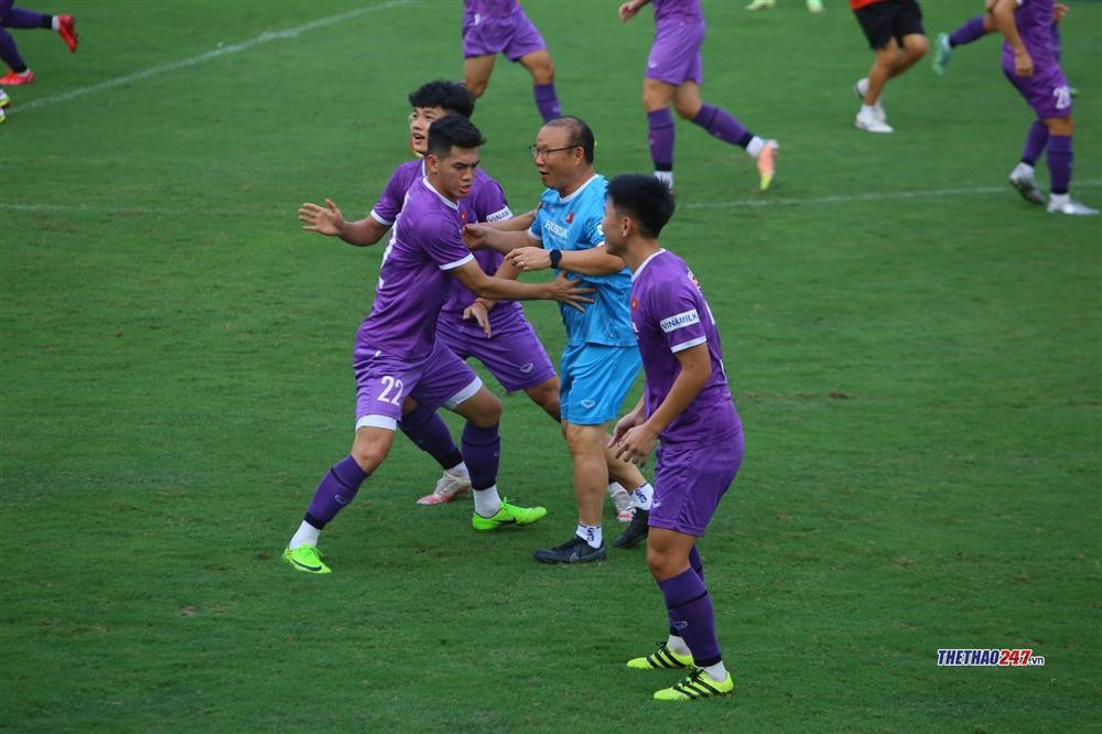 Xuất hiện điều khiến HLV Park phật ý trước ngày về Hàn Quốc-1