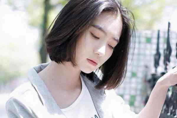 Tôi và mẹ đi viếng mộ anh trai, bỗng mặt mẹ tôi tái mét rồi bỏ chạy-1