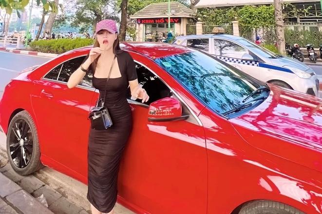 Lương Thu Trang để trai lạ ôm eo tình tứ trong sinh nhật bạn-6