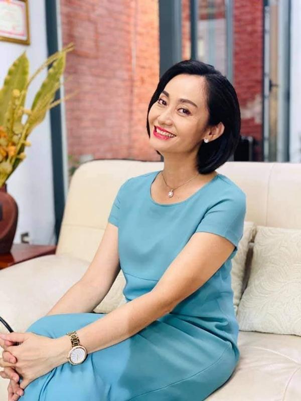 Chân dung nữ nghệ sĩ đi ăn tiệc chỉ uống nước lọc, lúc về để lại 200k-1