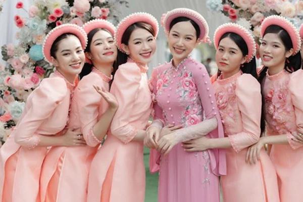 Top 5 Hoa hậu Việt bất ngờ lấy chồng, danh tính chú rể gây tò mò-4