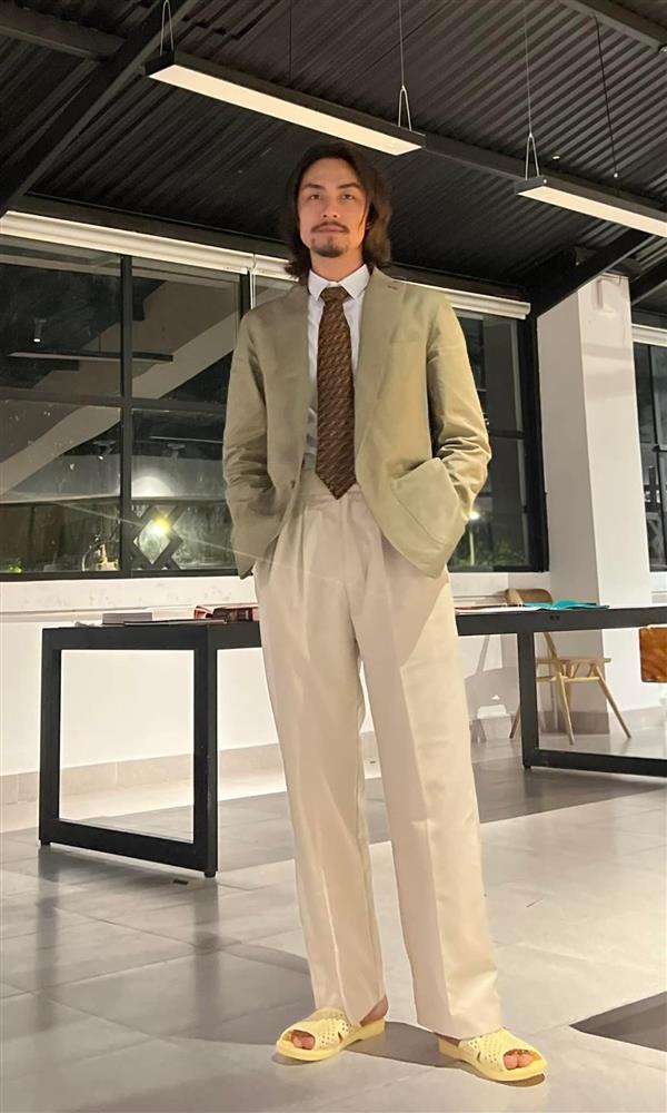 Phương Thanh và tình trẻ kém 20 tuổi đi dép đôi 10k-3