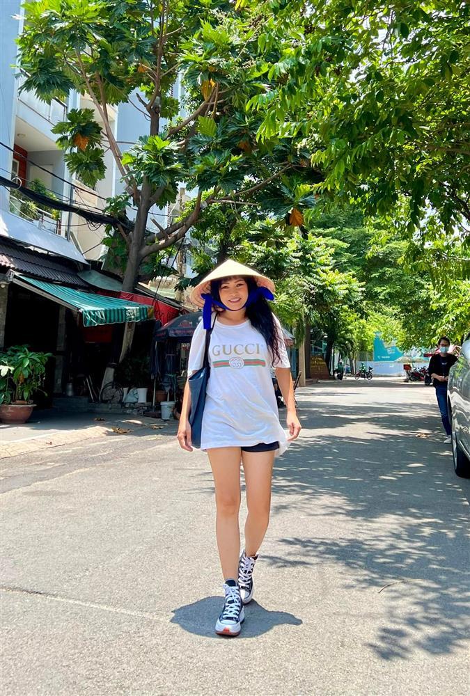 Phương Thanh và tình trẻ kém 20 tuổi đi dép đôi 10k-5