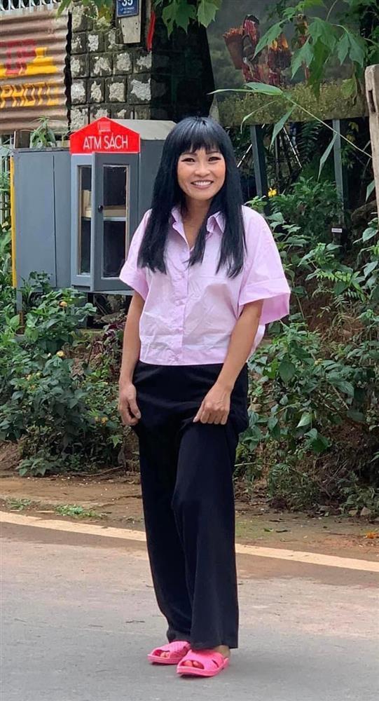 Phương Thanh và tình trẻ kém 20 tuổi đi dép đôi 10k-2