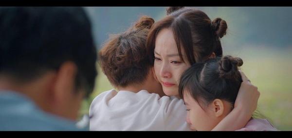 Cảnh con cái khóc chết lặng khi bố mẹ ly hôn trên màn ảnh Việt-1