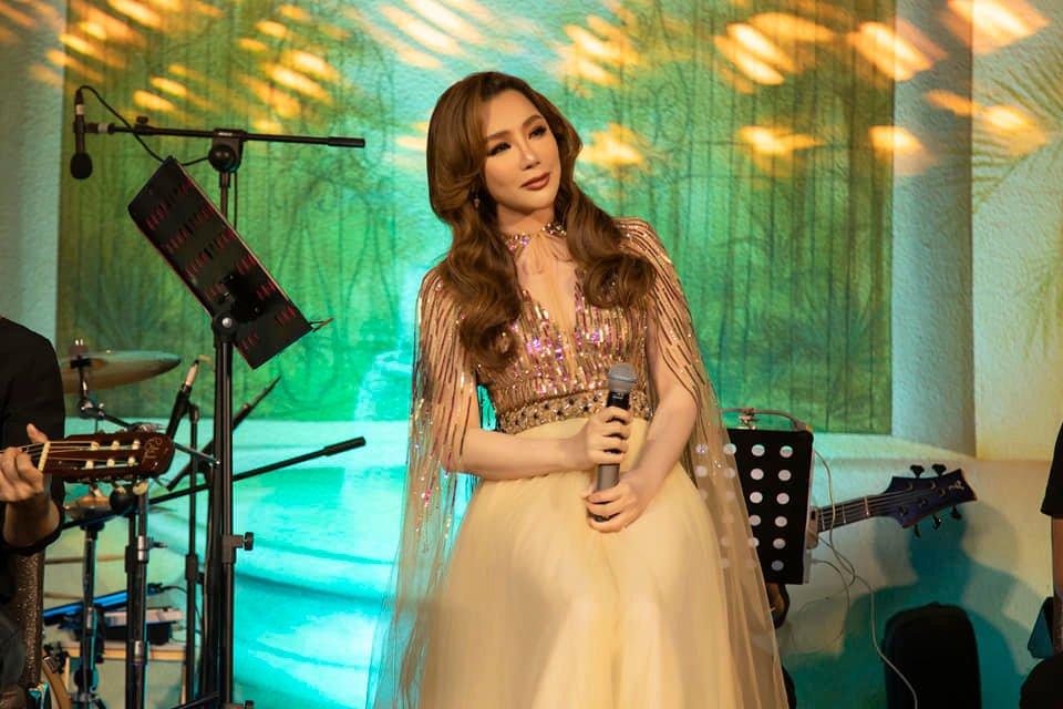 Hồ Quỳnh Hương ngày càng khác lạ, do app hay thẩm mỹ?-6