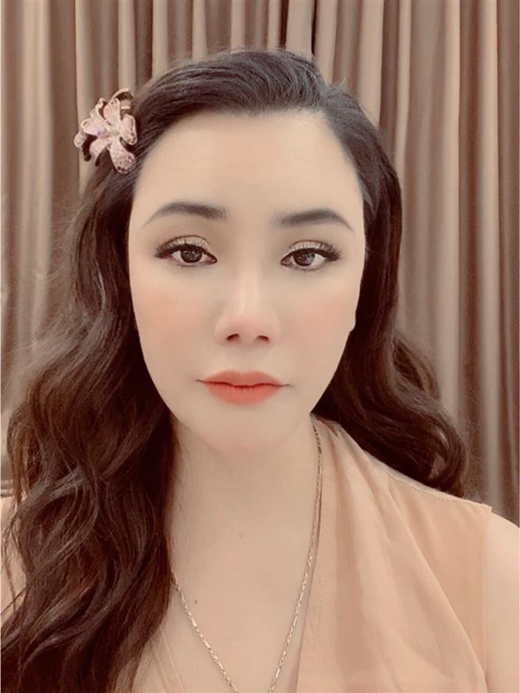 Hồ Quỳnh Hương ngày càng khác lạ, do app hay thẩm mỹ?-3