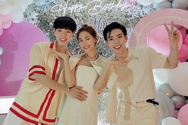 Hòa Minzy xả loạt ảnh mang thai, bất ngờ nhan sắc mẹ bầu-12