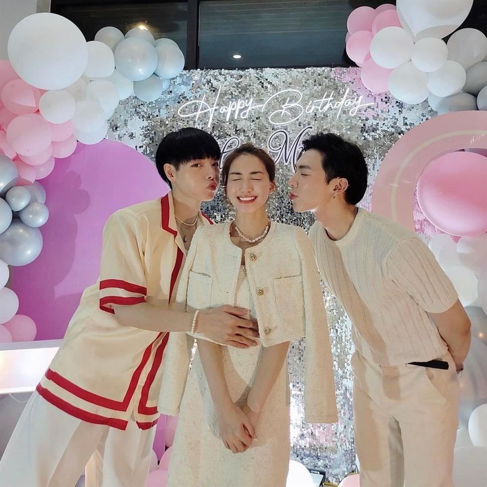 Sinh nhật Hòa Minzy, Erik - Đức Phúc phấn son át nhân vật chính-1