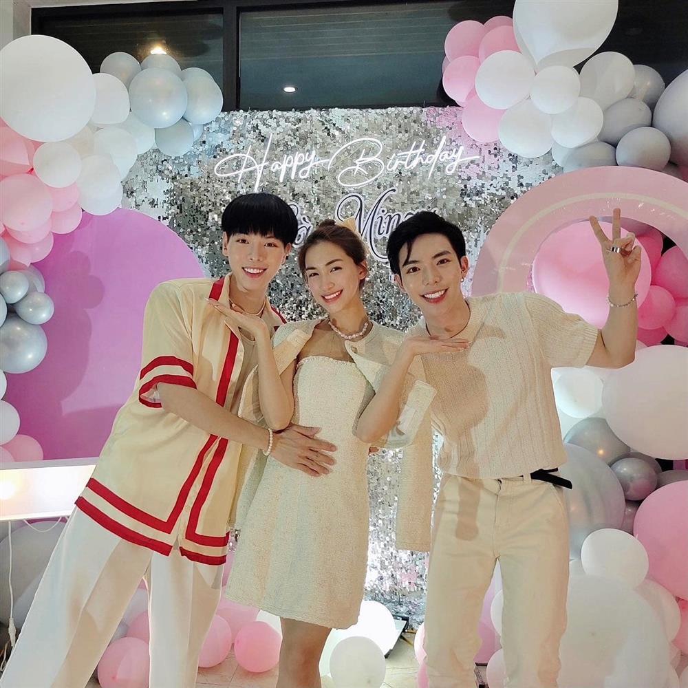 Sinh nhật Hòa Minzy, Erik - Đức Phúc phấn son át nhân vật chính-2