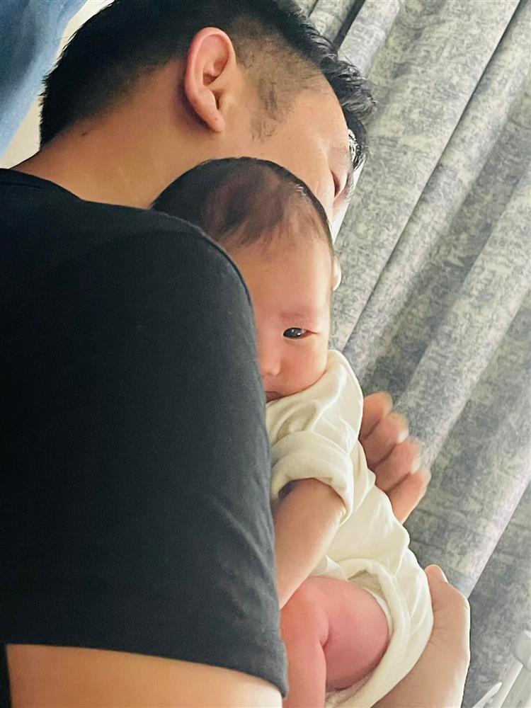 Van Hugo shows off his newborn daughter, netizens confirm surrogacy-1