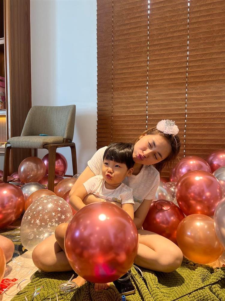 Hòa Minzy xả loạt ảnh mang thai, bất ngờ nhan sắc mẹ bầu-4