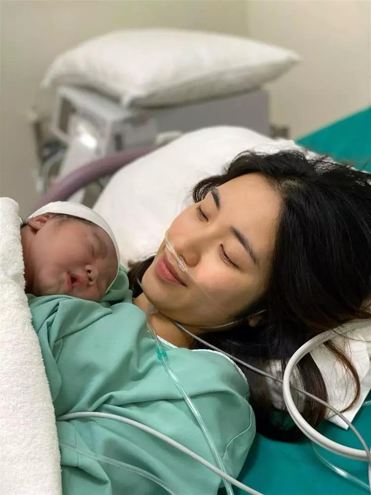 Hòa Minzy xả loạt ảnh mang thai, bất ngờ nhan sắc mẹ bầu-6