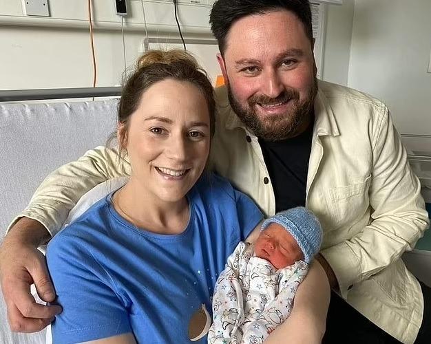 Cô dâu tự lái xe tới bệnh viện sinh con chỉ vài tiếng trước lễ cưới-1