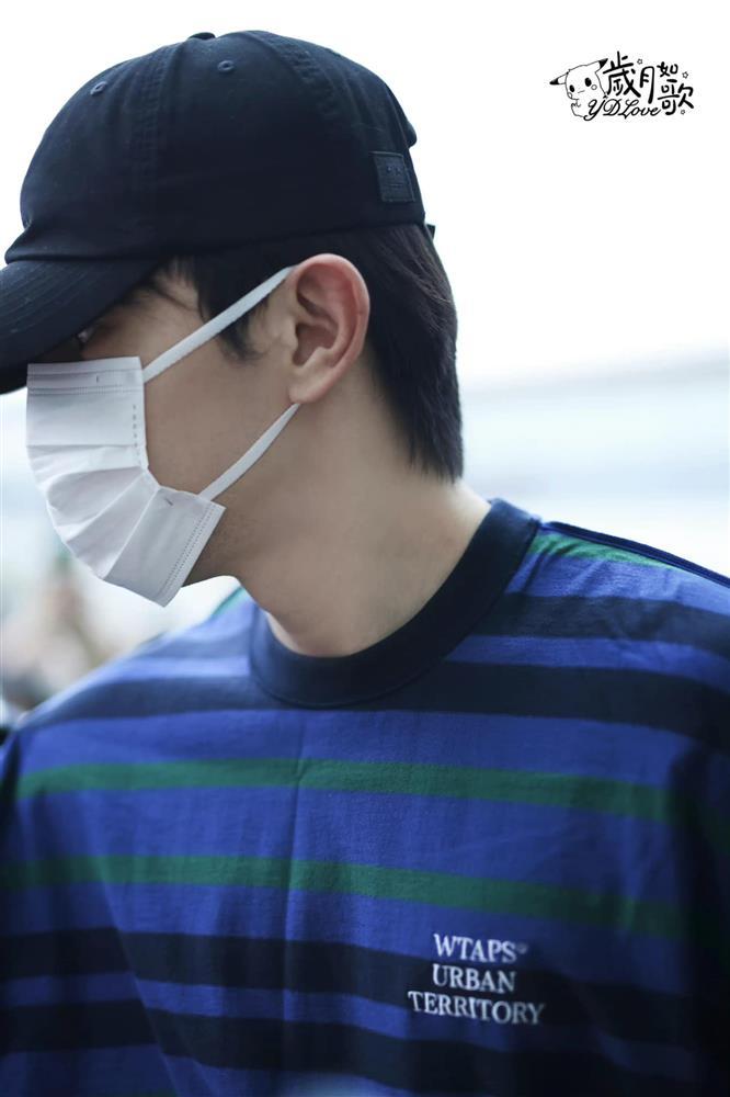 Đặng Luân lần đầu xuất hiện sau trốn thuế, cúi đầu đi nhanh-2