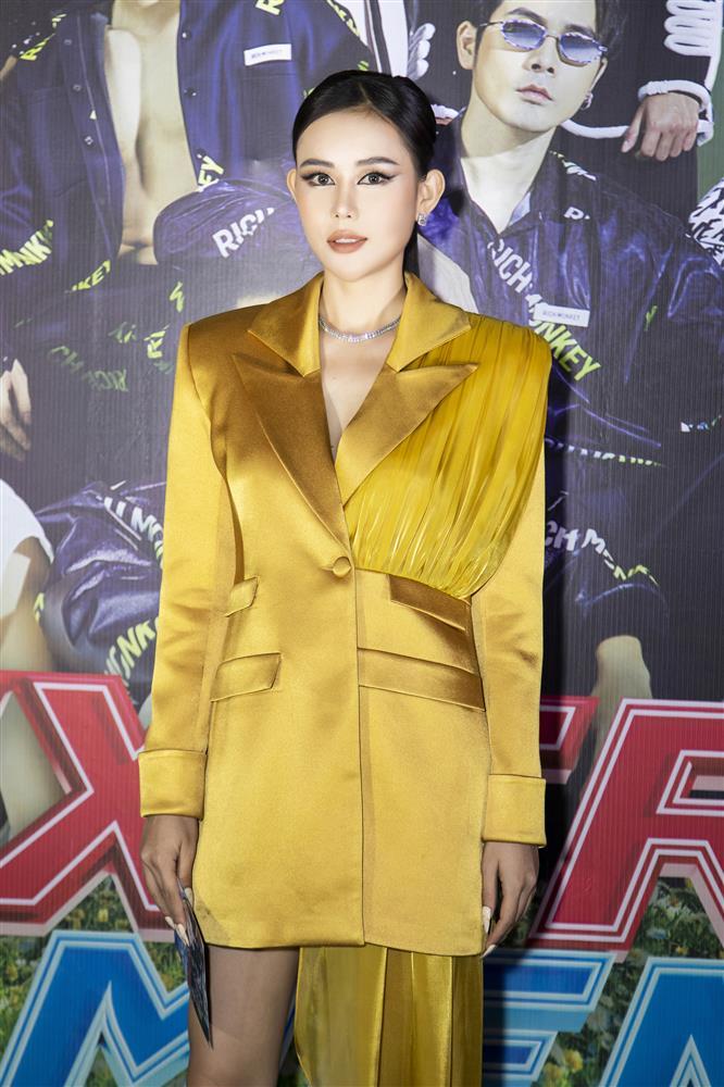 Xuất hiện thánh đụng hàng Cao Thùy Trang, liệu thắng được ai?-9