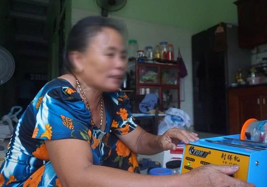 Triệu Quân Sự trả lại tiền cho bà bán chè trên đường trốn trại-2