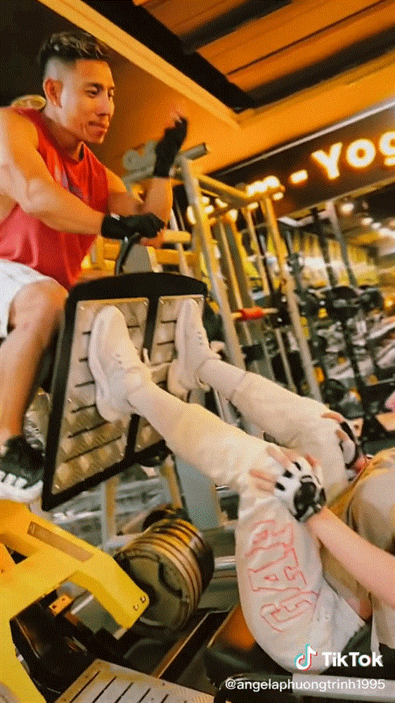 Gymer xịn cũng ngả mũ nhìn Angela Phương Trinh nâng tạ 260kg-4