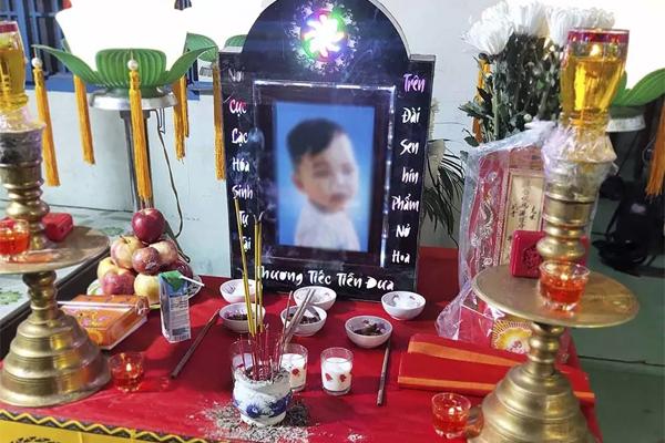 Đang ngồi xem ti vi, cụ ông bị hàng xóm chém tử vong-2