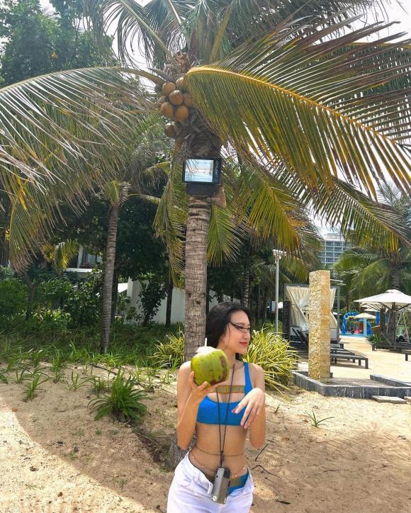 Bồ Đoàn Văn Hậu show ảnh hở, táo bạo khoe vòng eo con kiến-9
