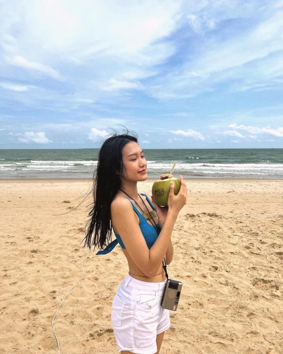 Bồ Đoàn Văn Hậu show ảnh hở, táo bạo khoe vòng eo con kiến-8