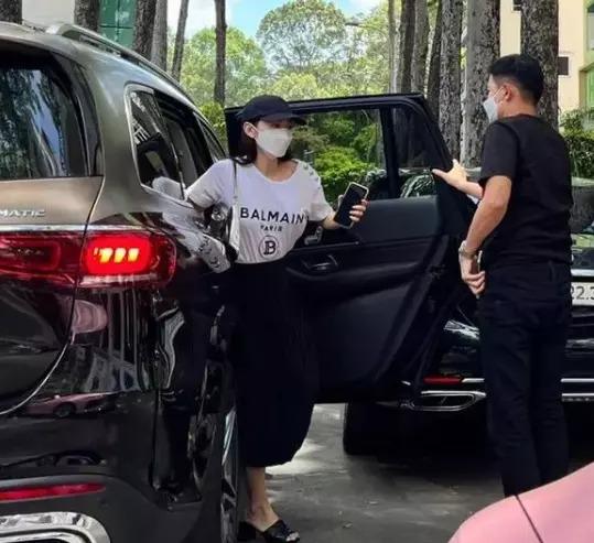 Rỏ rỉ thiệp cưới Minh Hằng, lộ luôn mặt hôn phu đại gia-5